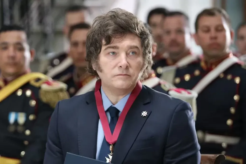 Milei habló de “flexibilizar normas” para que “nadie los persiga por utilizar los dólares del colchón”