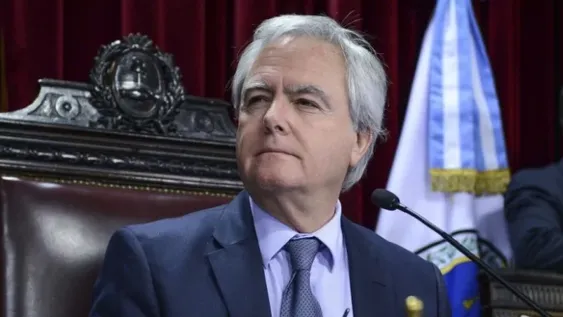 Pinedo no descartó que Macri vete una ley para despenalizar el aborto