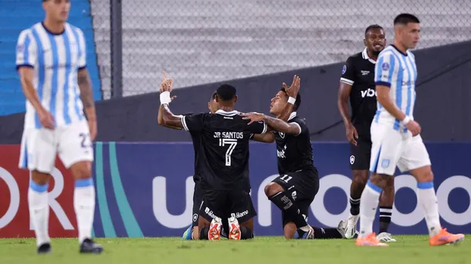 Racing sufrió otra derrota ante Botafogo y profundiza su crisis futbolística