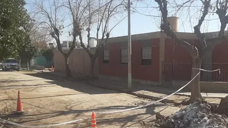 Un anciano subió a barrer el techo, perdió el equilibrio y cayó: murió a los pocos minutos