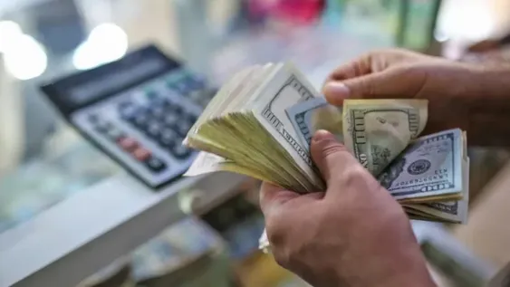 El dólar blue rebota $6 luego tocar mínimos en un mes y medio