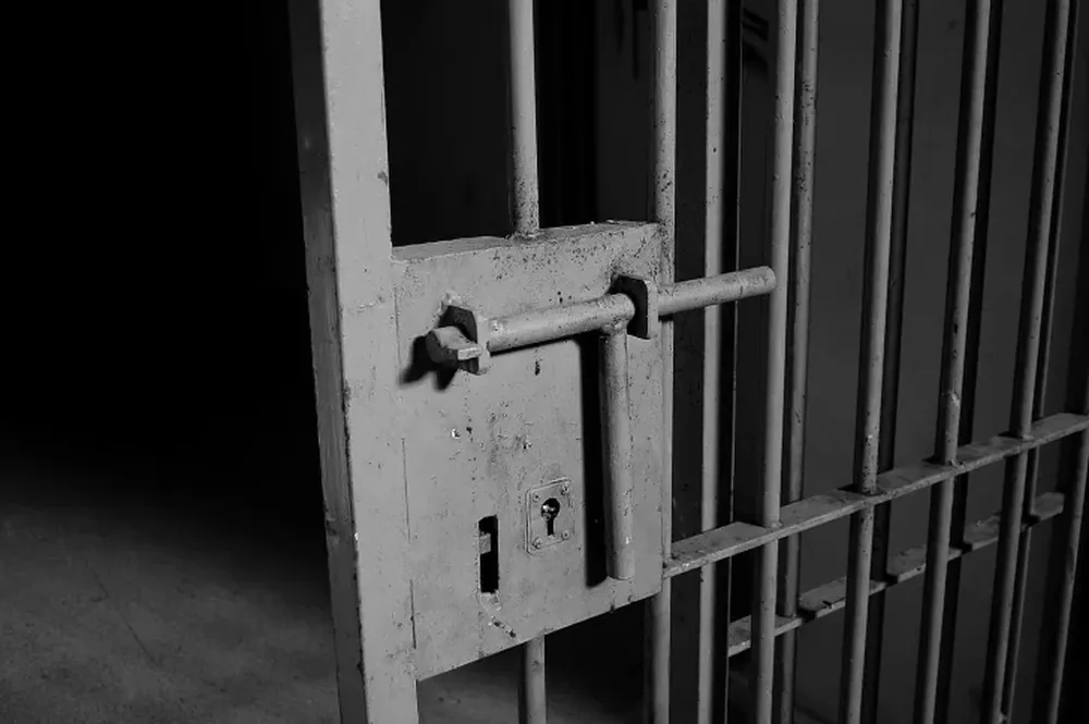 Condenado a casi cuatro años de prisión por robar con un cuchillo en la puerta de un cajero a un hombre