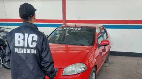 Robo de ruedas de auxilio: cayeron dos sujetos tras ser identificados por cámaras de seguridad