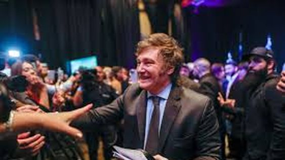 Milei no se tomará vacaciones y pidió a austeridad a ministros