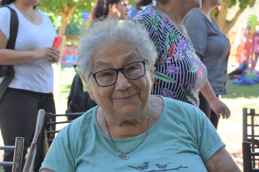 Tiene 88 años y desde las 6 de la madrugada se prepara para ir a la Colonia de Verano