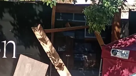 Tragedia: un andamio de una obra en construcción cayó sobre una joven y la mató