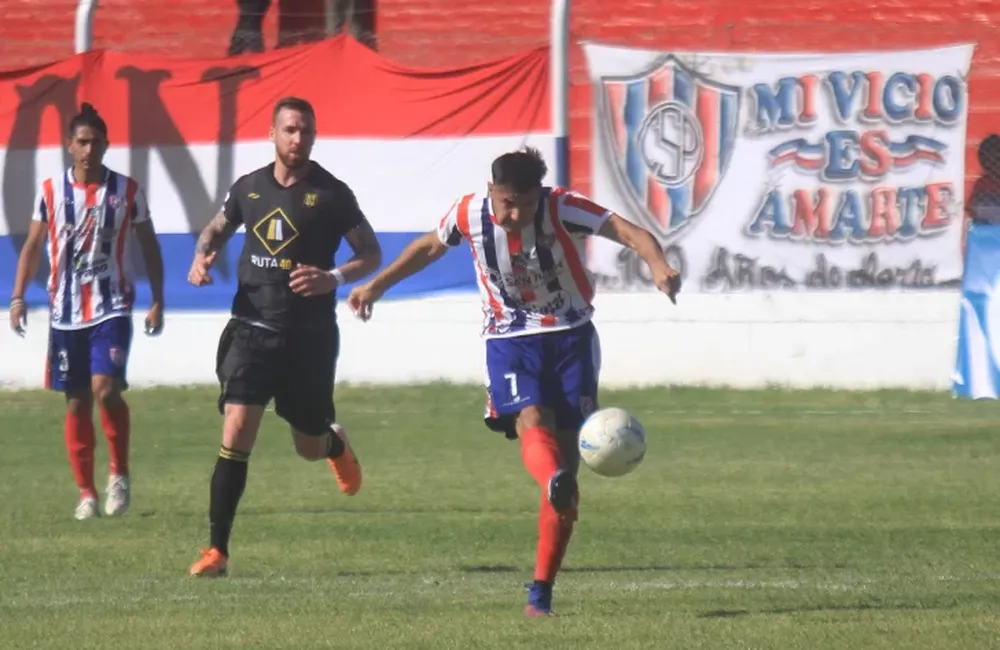 Peñarol derrotó al líder Deportivo Madryn y sigue firme rumbo a la clasificación