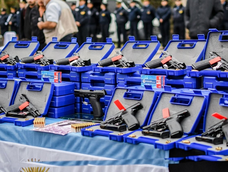 la policia de san juan aun registra la entrega de armas con fichas de papel: el sistema quedo bajo la lupa