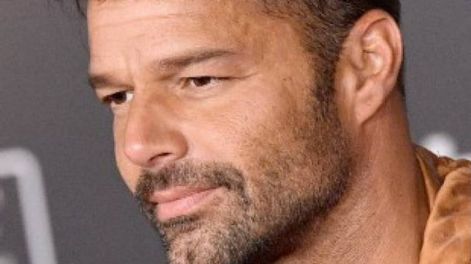 Ricky Martin se presentó a cara lavada en televisión y estallaron los memes