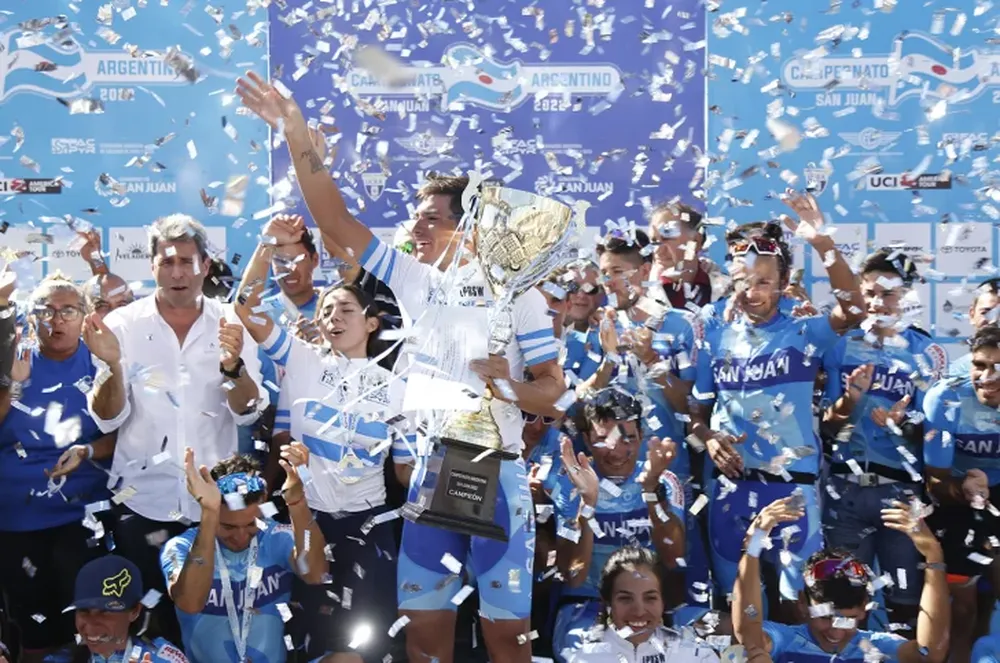 La copa, la copa, se mira y no se toca…