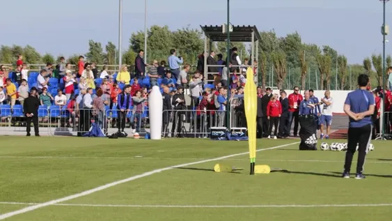 La Selección recibió el cariño de unos 400 hinchas en la práctica abierta