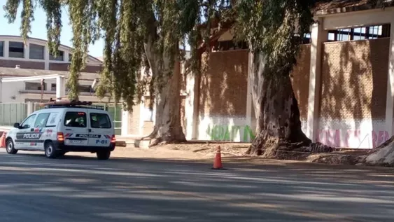 Hallan al casero de un boliche muerto en un baño y aún no descartan ninguna hipótesis