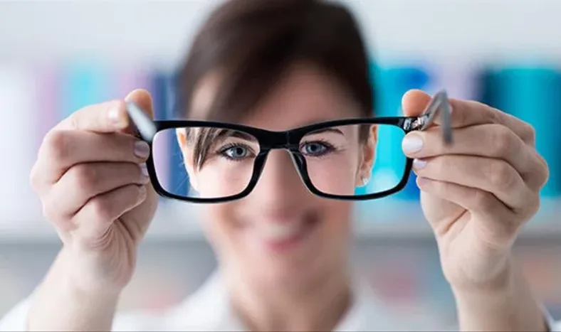 Día mundial de la visión: abusar de las pantallas es nocivo, no importa la edad