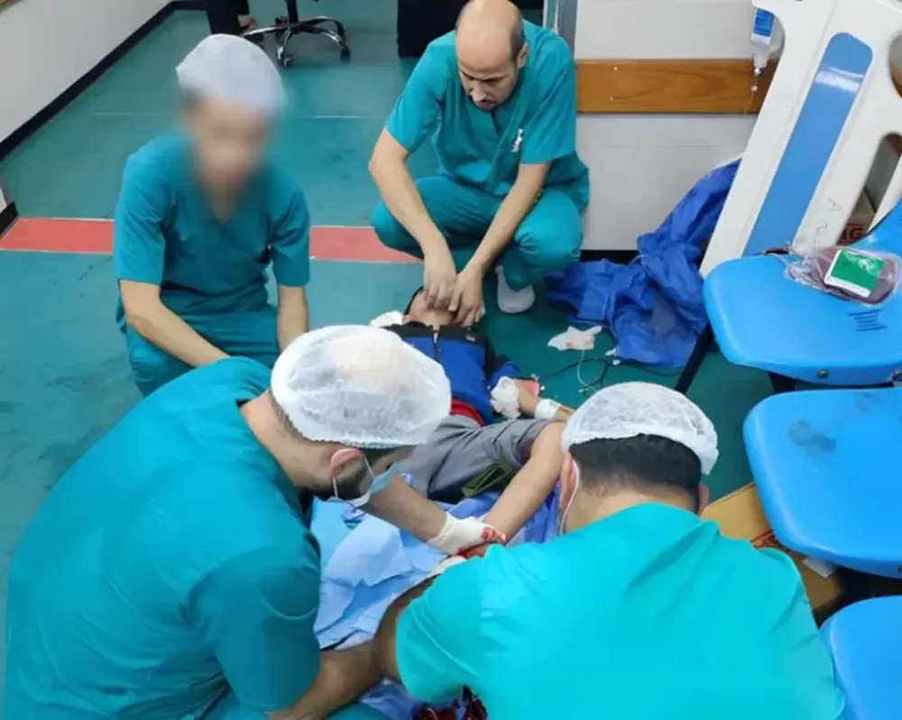 Los hospitales de Gaza están colapsados: operan sin anestesia y eligen a quién atender