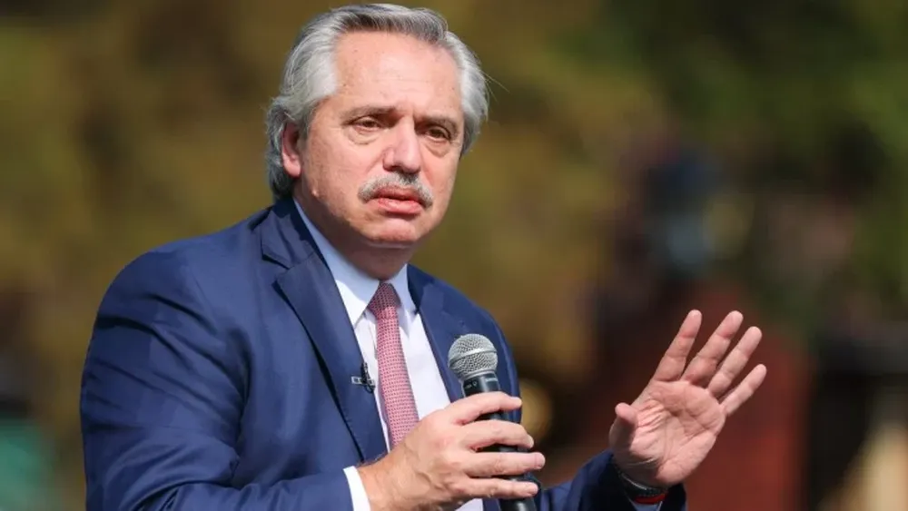 Mientras Fernández criticó el viaje de Volnovich, Ferraresi también se fue al exterior