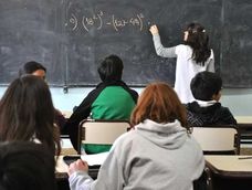 Por la puesta en vigencia de la ley de modernización laboral, los gremios docentes tuvieron que levantar el paro para este miércoles y jueves. Por la puesta en vigencia de la ley de modernización laboral, los gremios docentes tuvieron que levantar el paro para este miércoles y jueves.