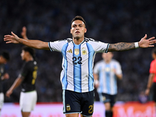 dos golazos del toro martinez y de nico paz le dan la victoria a argentina sobre bolivia