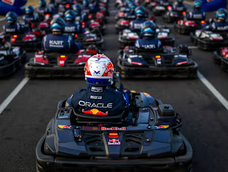 Max Verstappen partió desde el último lugar y terminó ganando el desafío “Max vs 100” en Silverstone.