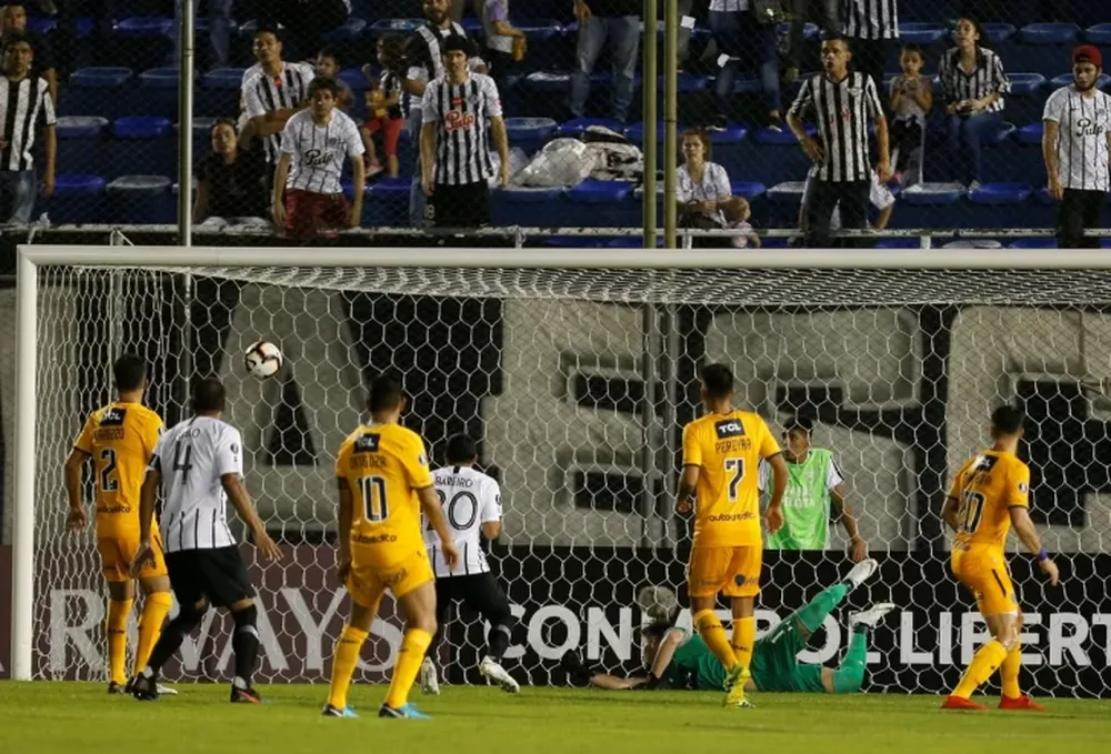 Central perdió 2 a 0 con Libertad y complicó su continuidad en la Copa Libertadores