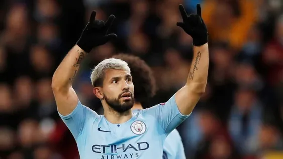 Agüero marcó un doblete en la histórica paliza del Manchester City sobre el Schalke 04