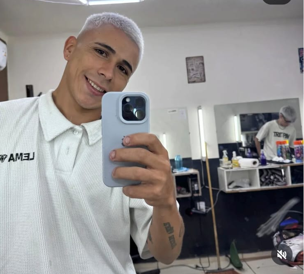 Jonathan es barbero y colorista de profesi&oacute;n.
