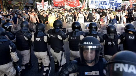 La Justicia dictó una cautelar contra el protocolo antipiquetes de Bullrich