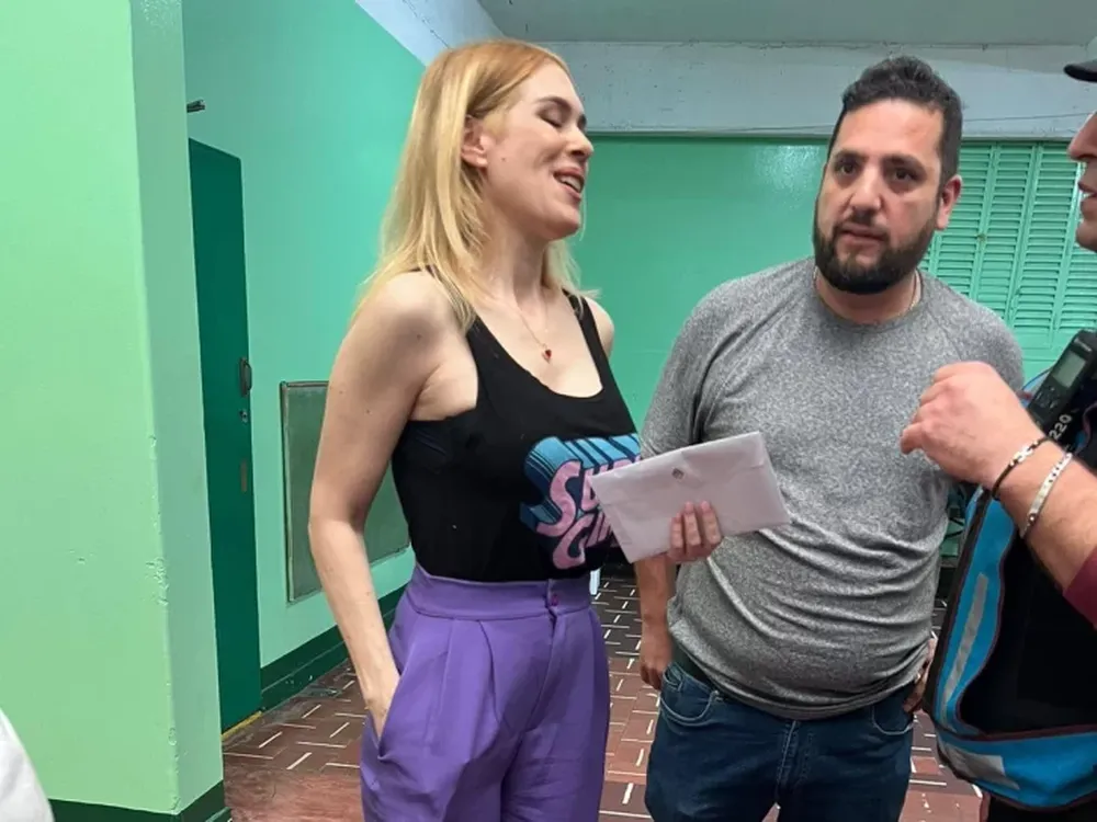 Lilia Lemoine salió del cuarto oscuro con una boleta de Milei, quisieron impugnarle el voto y se quejó