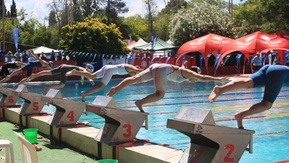 En marcha. Empezó el Campeonato República en el complejo El Palomar de la UNSJ.