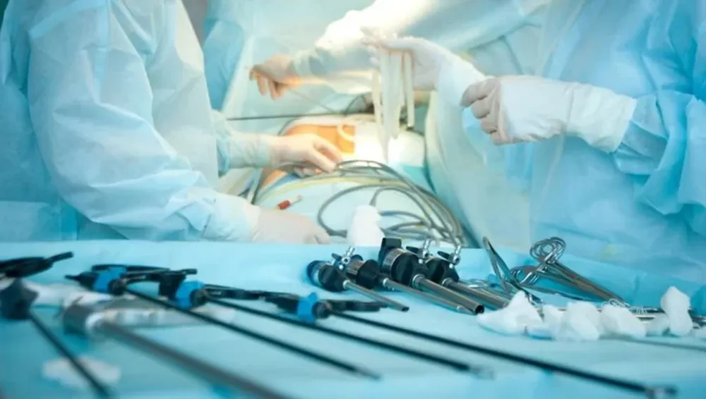 Una adolescente será indemnizada por un error en una cirugía laparoscópica