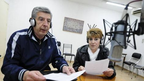 La pareja de abuelos que ganó un espacio en el dial