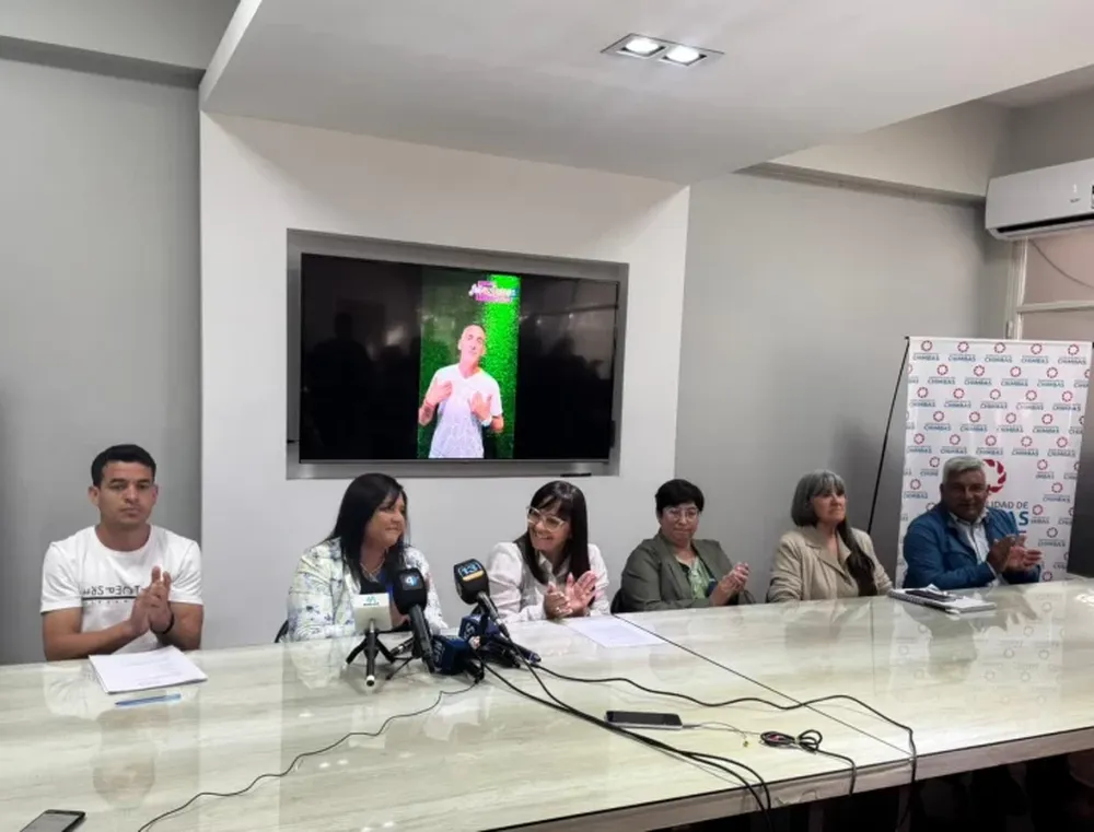 En conferencia de prensa, la intendenta de Chimbas, Daniela Rodríguez, presentó el festival Juventudes en Primavera.