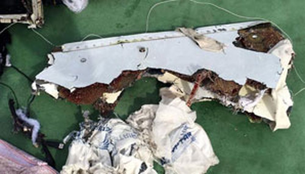 Qué pasó en los últimos minutos del vuelo de EgyptAir