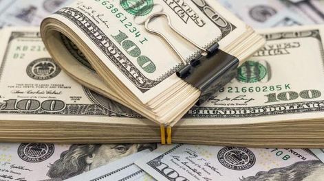 El dólar blue cerró con su primera baja en 9 jornadas
