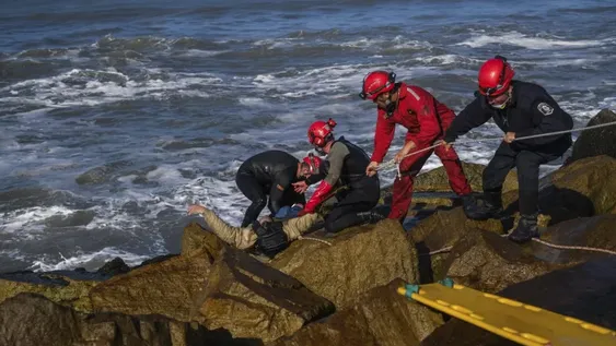 Baleó a un hombre en un centro de jubilados y se mató al arrojarse al mar