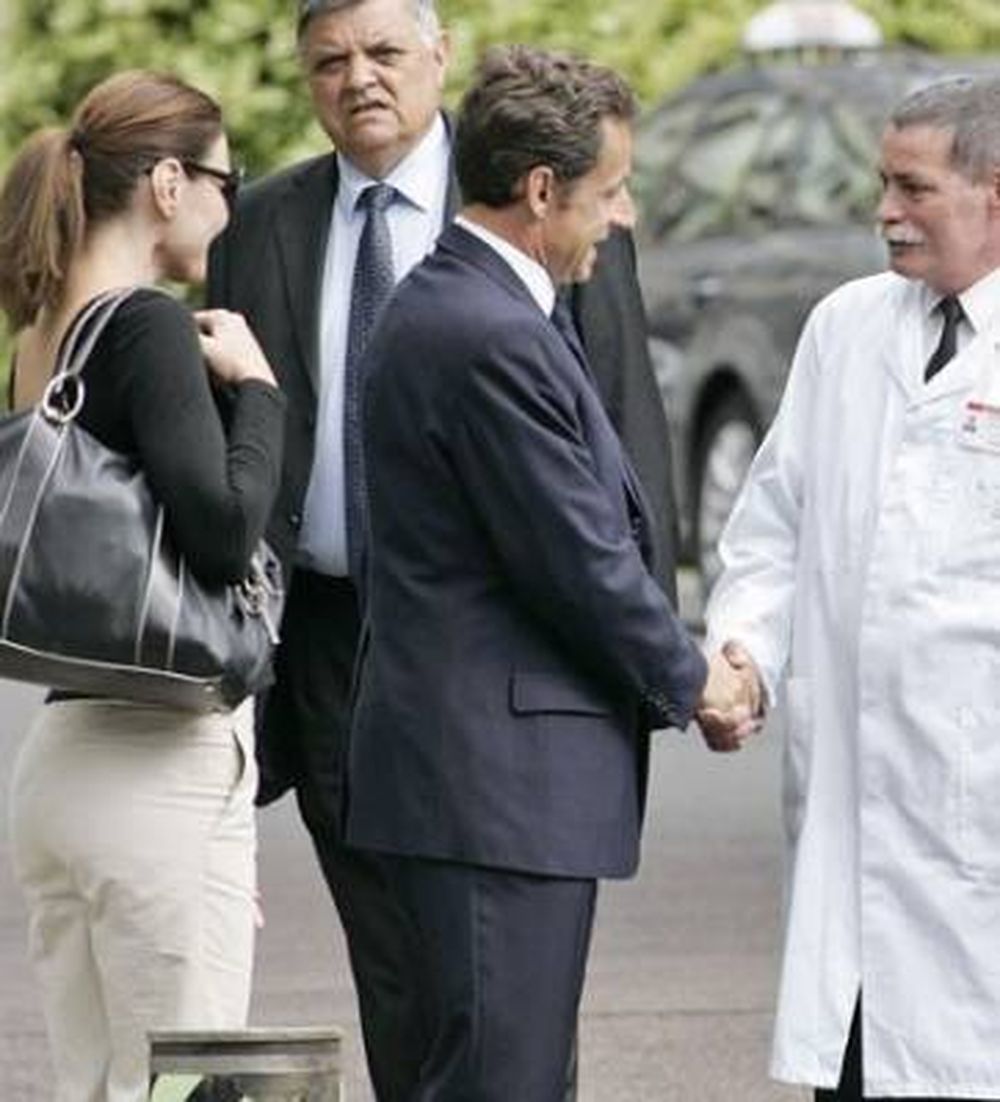 Sarkozy dejó el hospital