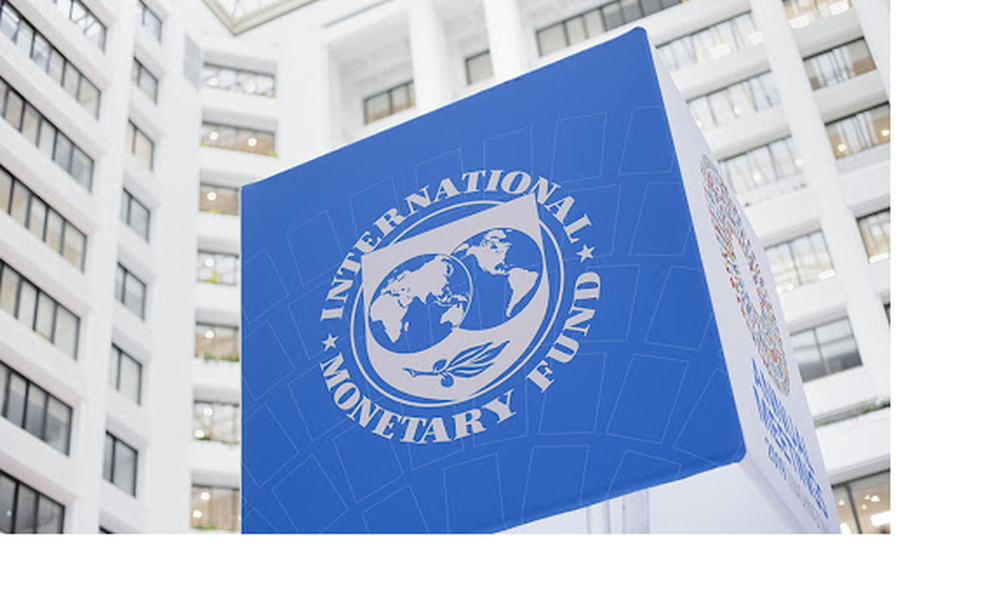 En una actualización publicada en las últimas horas de su emblemático informe Perspectivas de la Economía Mundial, el Fondo también aumentó su previsión de crecimiento económico para las economías emergentes en 2026 del 3,9% al 4%.