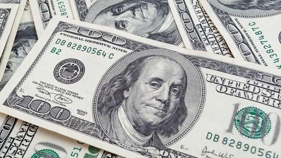 El dólar blue frenó mini racha bajista, pero quedó a $10 por debajo del Qatar