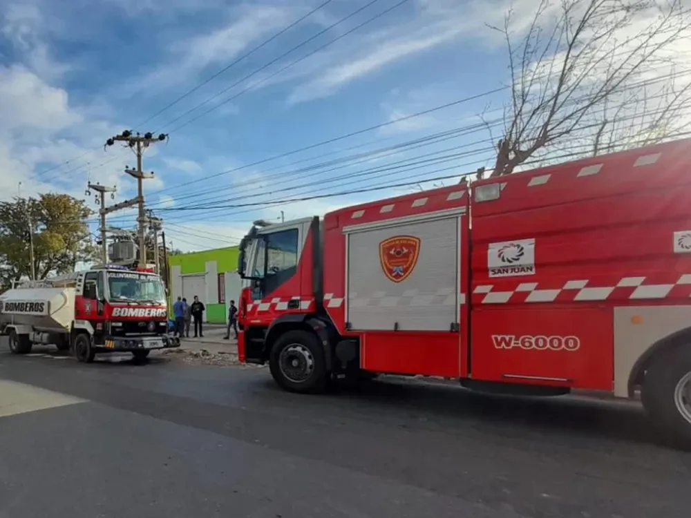 Un hombre de 50 años perdió su fuente de trabajo en un incendio