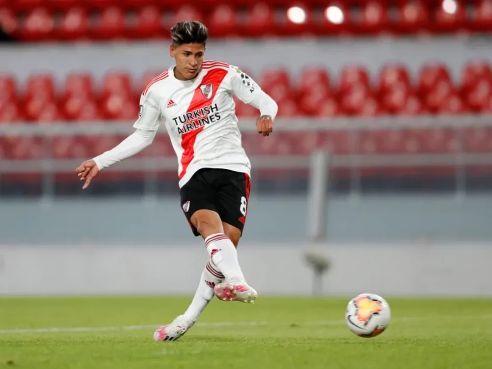 River quiere asegurar su lugar visitando Santiago