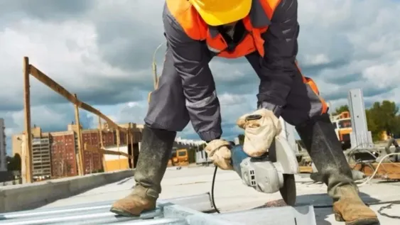 En abril se perdieron 91.000 empleos en el país, a pesar de la prohibición que rige para despedir