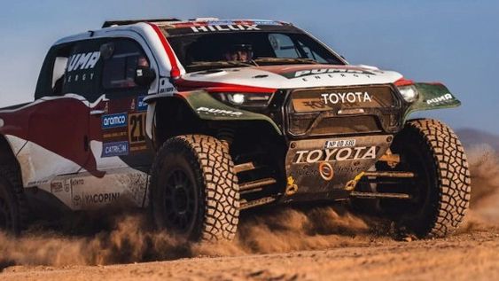 EL TOYOTA DEL ARGENTINO Juan Cruz Yacopini terminó 5to. (7h.10m.09s.) en la primera parte de la segunda etapa y se ubica 14to. en la clasificación general.