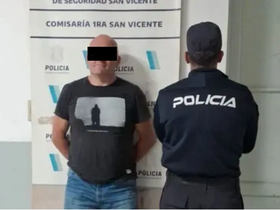 Impactante: detuvieron a Eugenio Esteban Fernández, concejal de LLA, con auto robado y papeles dudosos. Impactante: detuvieron a Eugenio Esteban Fernández, concejal de LLA, con auto robado y papeles dudosos.