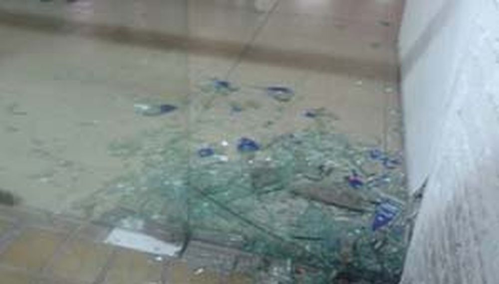 Vidrieras rotas y un policía herido: postales del festejo verdinegro