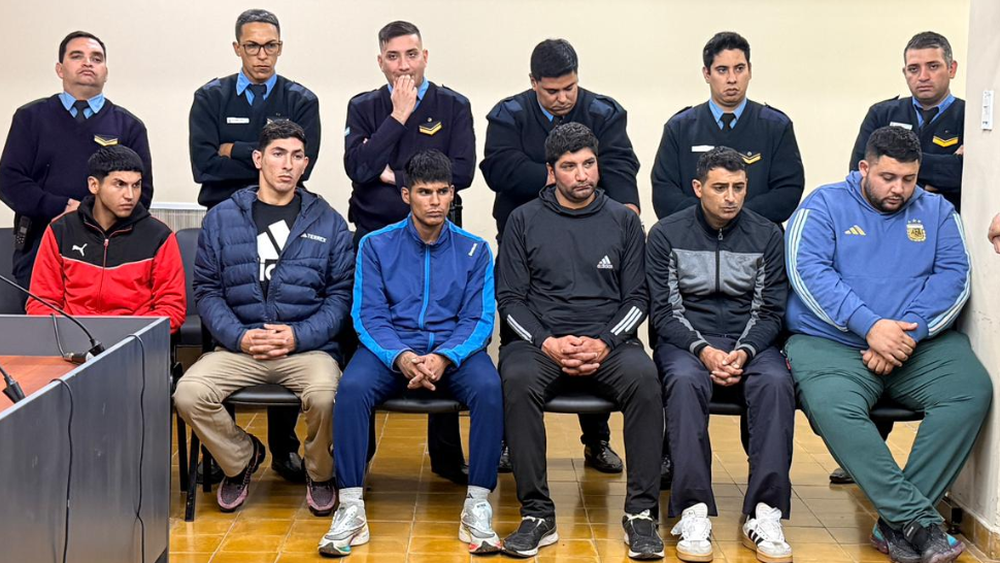 Falsos policías, de izquierda a derecha: Benjamín Rosales, Alexis Colombo, Román Núñez, Pablo Flores, Jorge Marcado y Rodrigo Tantén.