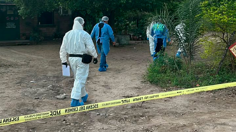 investigan la muerte de una mujer: encontraron a su pareja escondida debajo de una cama y quedo detenido