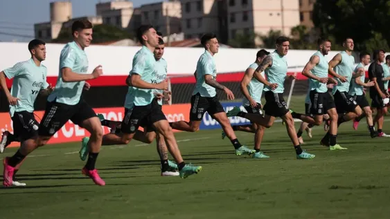 Scaloni repitió el equipo en la práctica para medirse frente a Colombia