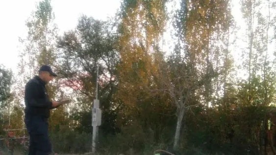 Un nene de un 1 año cayó a un canal que pasa frente a su casa y falleció