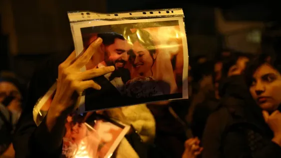 Miles de iraníes salieron a las calles exigiendo la renuncia del Ayatollah