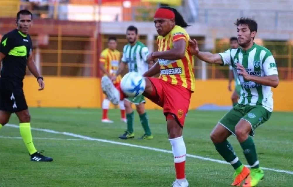 Con un jugador menos, Sportivo rescató un  empate en Corrientes