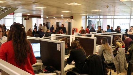 Pagan sueldos a los estatales